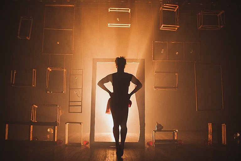 Espetáculo de dança "Sentimento Gis", com Glaybson Lima, é parte da mostra