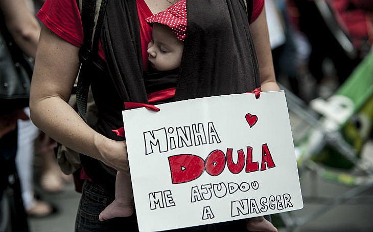Mulheres protestam na capital paulista, em 2013, pela presença de doulas nas maternidades