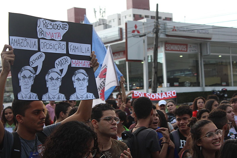 O ato ocorre em defesa do meio ambiente, direitos, educação, empregos e contra a reforma da Previdência