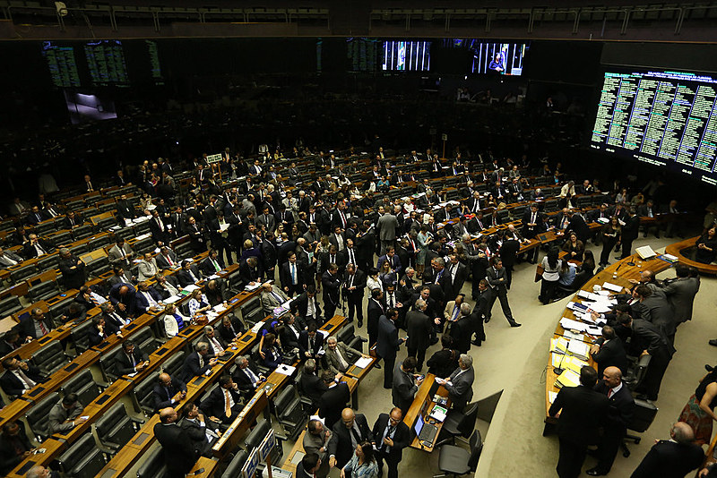 Presidente do Senado, Eunício Oliveira, presidiu sessão do Congresso Nacional para analisar e votar vetos presidenciais