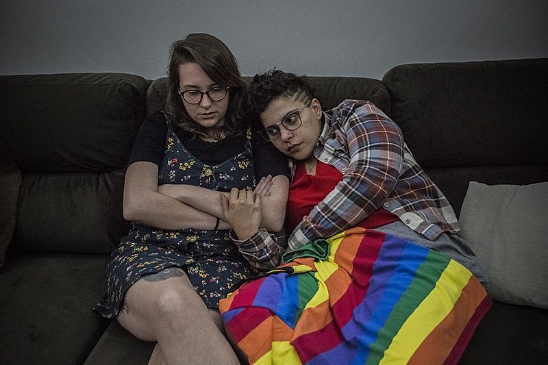 Júlia Azevedo e Jéssica Tauane deram entrada no processo de união civil homoafetiva na véspera das eleições