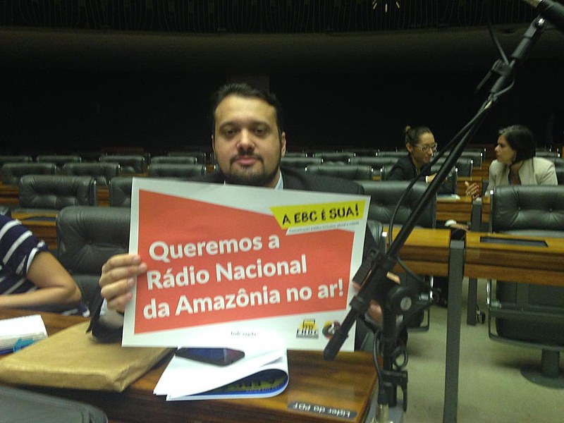 Gésio Passos, coordenador-geral do Sindicato dos Jornalistas do Distrito Federal, durante o protesto na Câmara