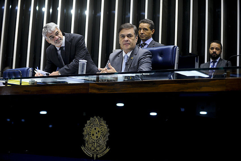 Senador Cássio Cunha Lima (PSDB-PB) conduz sessão no Plenário do Senado durante sessão deliberativa ordinária
