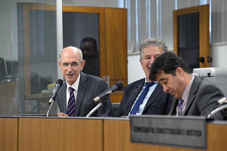 A Questão de Ordem foi assinada pelos deputados Sargento Rodrigues (PDT), João Leite (PSDB), Bonifácio Mourão (PSDB), entre outros