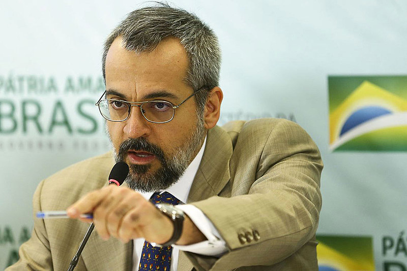 Ministro Weintraub diz que uma nova proposta é necessária porque a PEC em trâmite não está andando