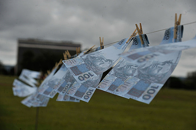 Brazilian real bills hung in protest against corruption and money laundering in Brasília