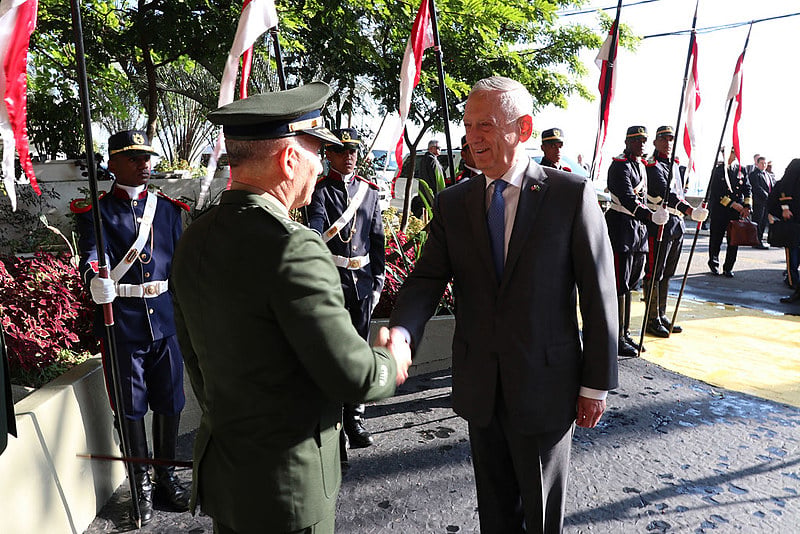 Em visita ao Brasil, o secretário de Defesa dos EUA, James Mattis, se reuniu com representações dos militares