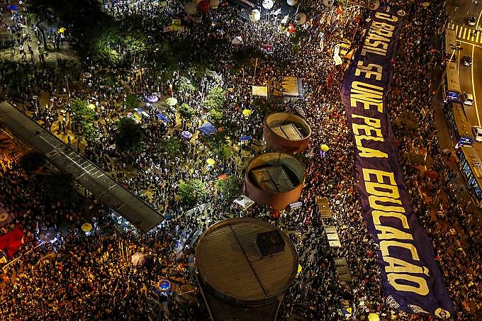 30M: Protesto em defesa da educação em São Paulo reuniu cerca de 300 mil pessoas contra os cortes do governo Bolsonaro