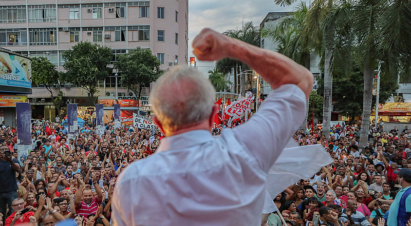 Não foram apresentadas provas que vinculem Lula à corrupção. Não há documentos ou registros em cartório. Apenas convicções políticas