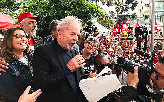 El ex presidente fue liberado en Curitiba y discursó para integrantes de la Vigilia que lo cuidó durante 580 días