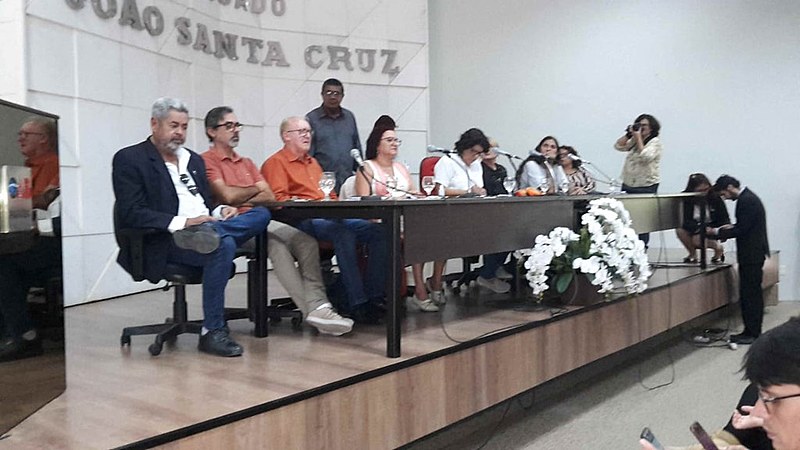O artigo 206 da Constituição Federal, assegura a liberdade de aprender, ensinar, pesquisar e divulgar o pensamento, a arte e o saber.