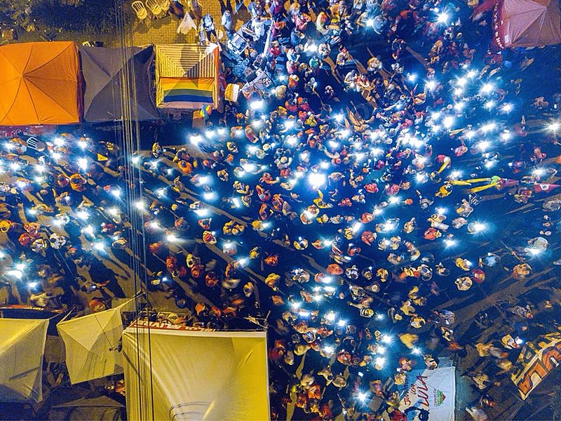 Imagem feita na noite do dia 13, no acampamento Lula Livre, em Curitiba