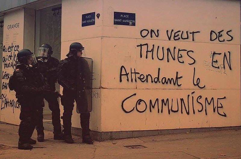 Pichação em Paris durante os protestos dos coletes amarelos