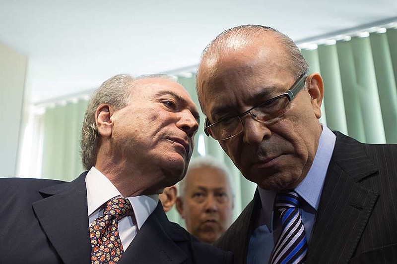 Michel Temer e o ministro chefe da Casa Civil, Eliseu Padilha debatem proposta em encontro