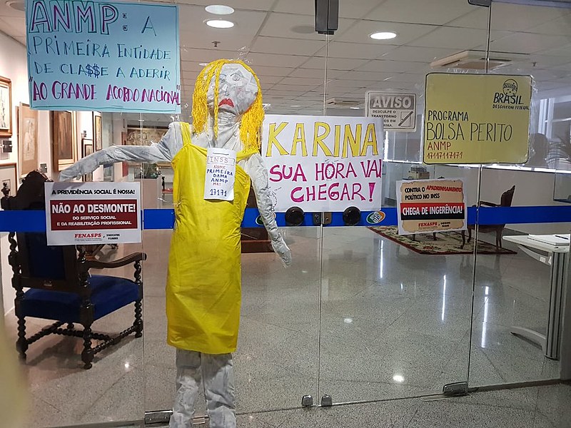 Ficou definida uma agenda para 6 de junho com a presidente interina da direção central do INSS, Karina Argolo