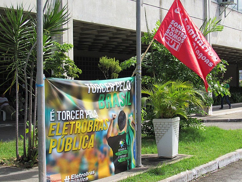 Trabalhadores fazem atos, em diversos estados do país, contra a privatização de seis distribuidoras da Eletrobras