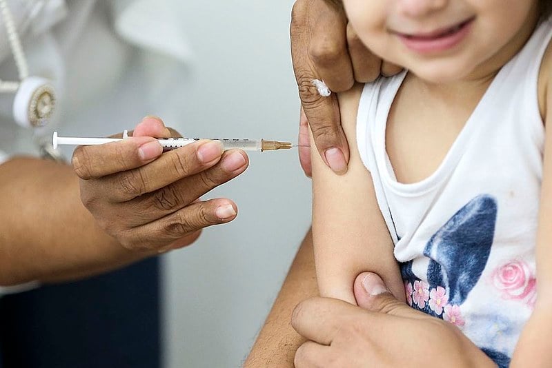 Crianças, gestantes e mulheres no pós-parto serão os primeiros a receber a vacina