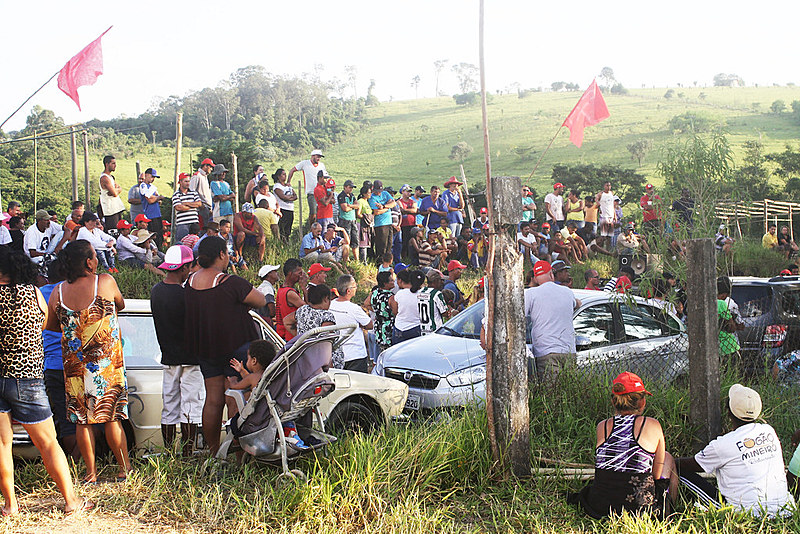 As famílias reivindicam que as terras da fazenda ocupada, chamada de El Dourado, sejam destinadas à reforma agrária