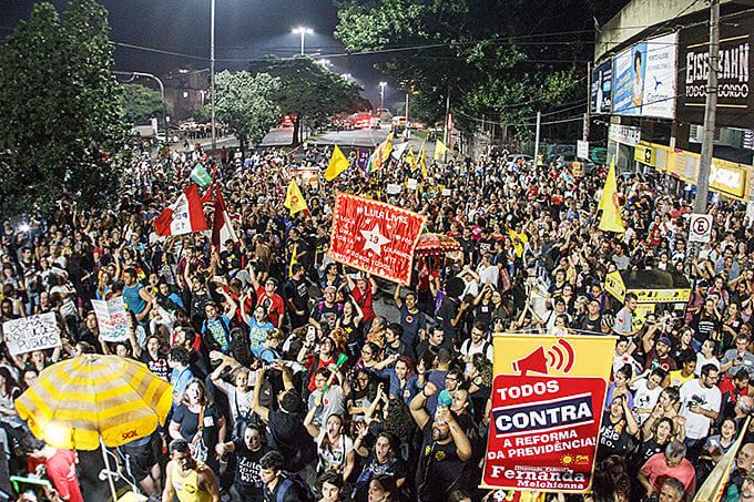 Em Porto Alegre, dezenas de milhares de pessoas fora às ruas na Greve Geral