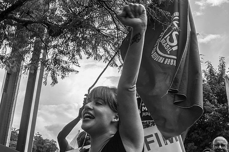 Isa Penna protocolou PL que visa enaltecer cidadania, respeito e democracia, além de relembrar as violações na Ditadura