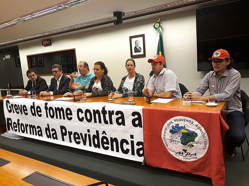 Os três grevistas concederam entrevista coletiva à imprensa nesta quinta (7), na Câmara Federal