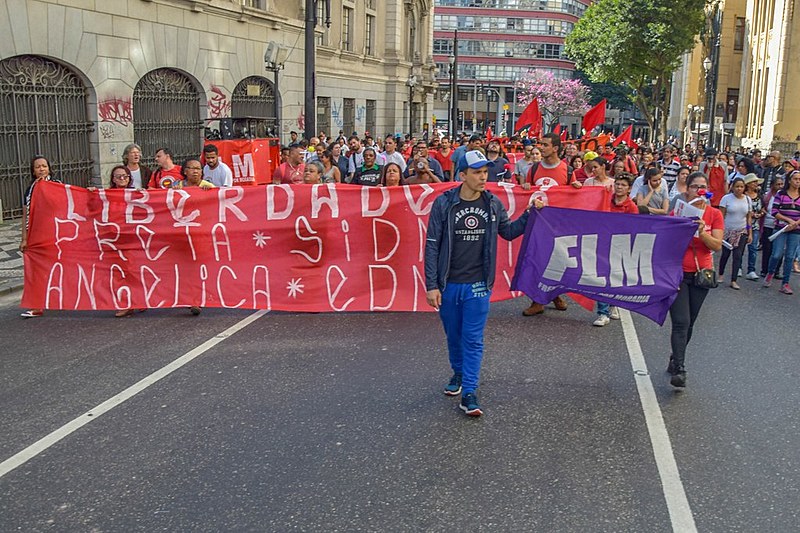 A manifestação desta quarta teve concentração na Praça do Patriarca e seguiu em marcha até a sede do Ministério Público Estadual