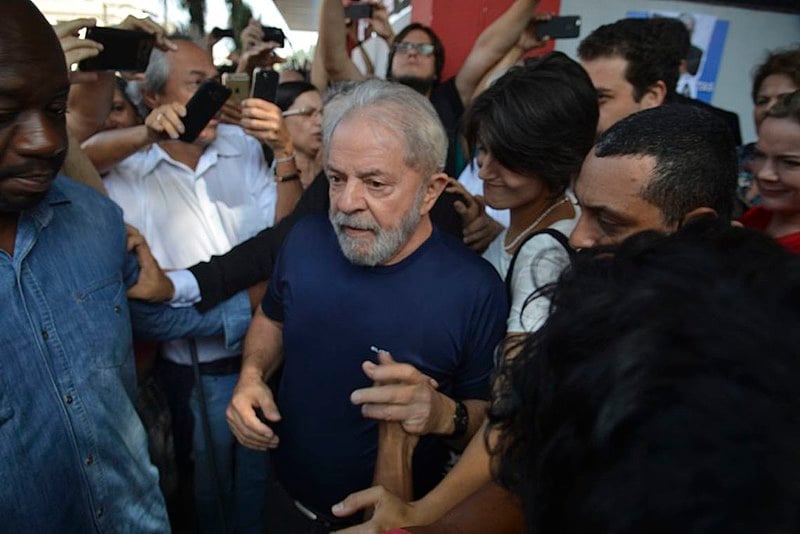 Poderíamos, quem sabe, ter um Prêmio Nobel na prisão, causando mal estar a um governo sem rumo