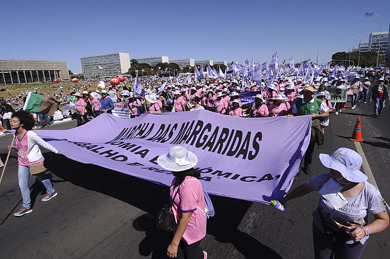 Organizada por mulheres do campo, da floresta e das águas, Marcha das Margaridas ocorre desde 2000, sempre em Brasília (DF)