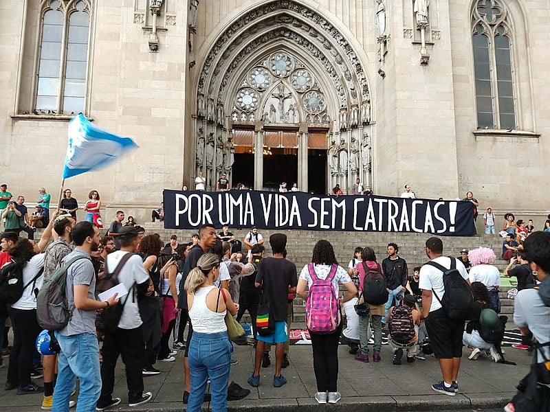 Protesto seguiu pelas ruas do centro mesmo sob chuva. MPL promete voltar às ruas na próxima semana