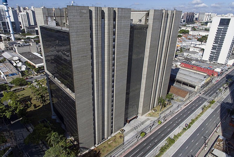 Prédio fica na Barra Funda, região central de São Paulo. Obras foram iniciadas em 1992 e inauguração ocorreu em 2004