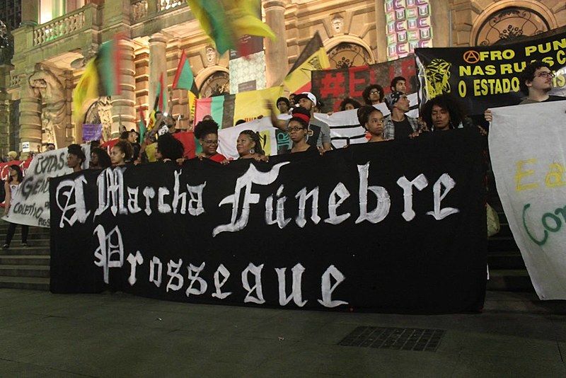 Marcha contra o genocídio da juventude negra na Avenida Paulista, em 2014