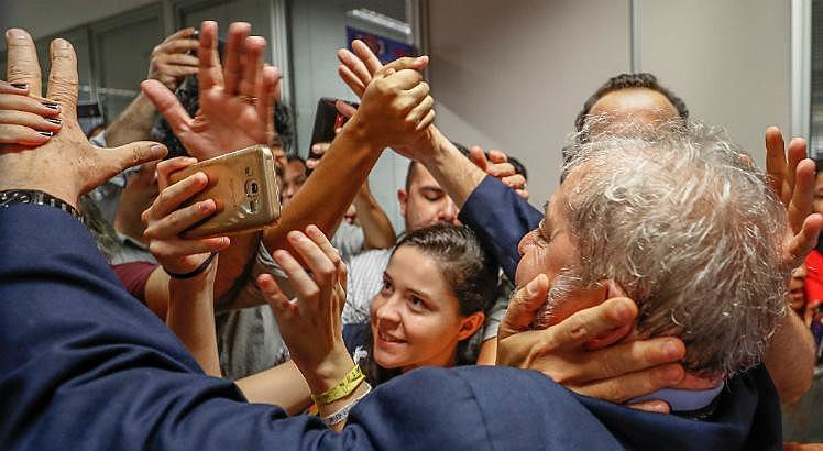 "Lula had a choice to go to Curitiba. He chose not to. He is here at the Metal Workers union, a public space", says Hoffmann