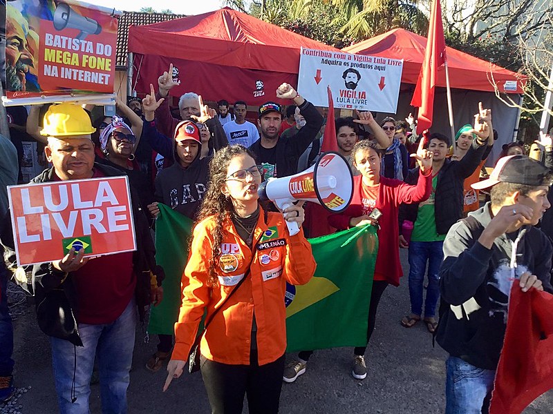 P movimento sindical e os petroleiros puxaram os 13 “Bom dia ao Presidente Lula” que contou com a presença de professoras de vários estados.