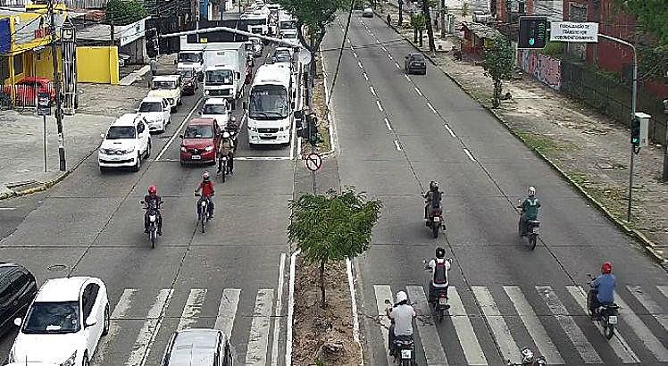 No bairro fica uma das principais vias da cidade, a Av. Recife