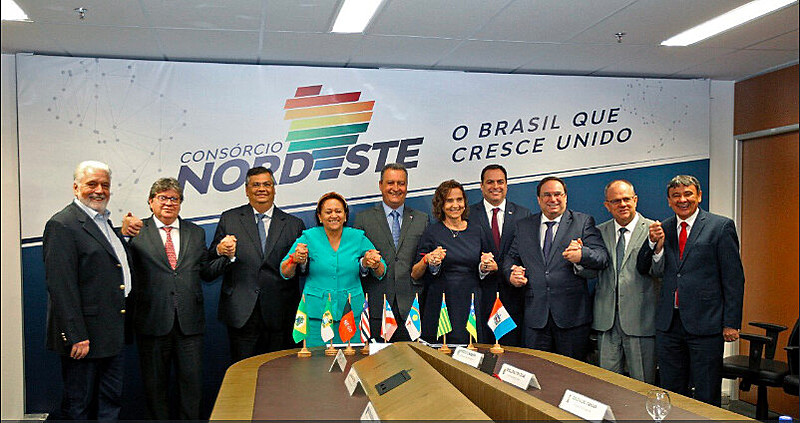 Governadores dos nove estados nordestinos reunidos no evento de lançamento do Consórcio