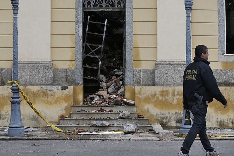 Boa parte da estrutura do prédio-sede e cerca de 90% do acervo foram destruídos no desastre no ano passado