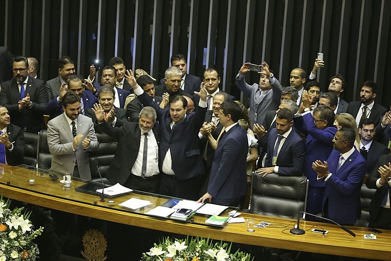 Troca de farpas entre Jair Bolsonaro e o presidente da Câmara dos Deputados, Rodrigo Maia (DEM), tem custado caro para o governo