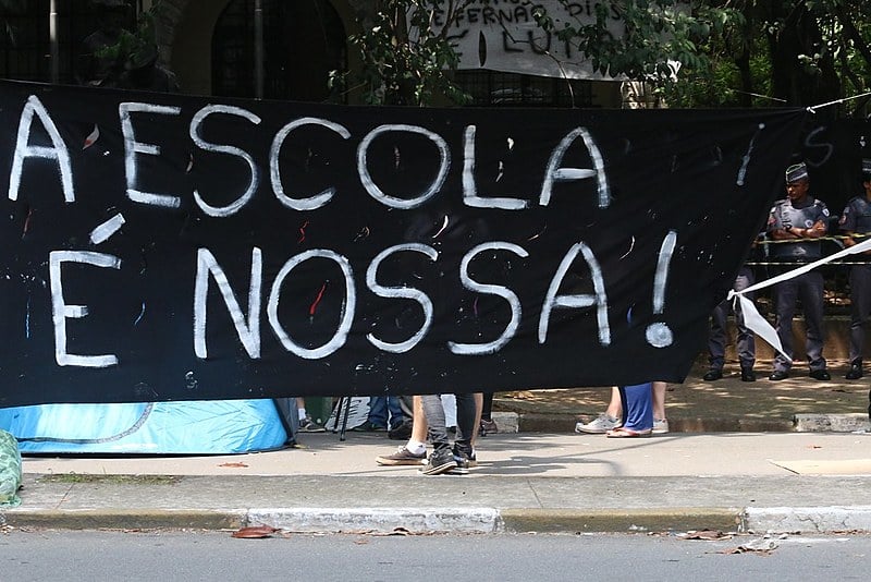 A lei foi sancionada em meio à ocupação da sede da Secretaria Estadual de Educação (Seduc)