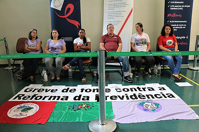 Greve de fome em Brasília reuniu membros do Movimento dos Pequenos Agricultores (MPA) e do Movimento de Mulheres Camponesas (MMC)