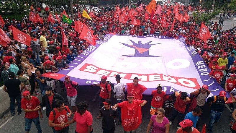 Militantes de 22 ocupações do MTST aguardavam a chegada da Marcha, na estação Morumbi do Metrô de São Paulo