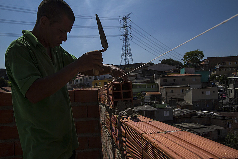 Em 2015, gasto de mais de 30% do salário com pagamento de aluguel representou metade do déficit habitacional do país