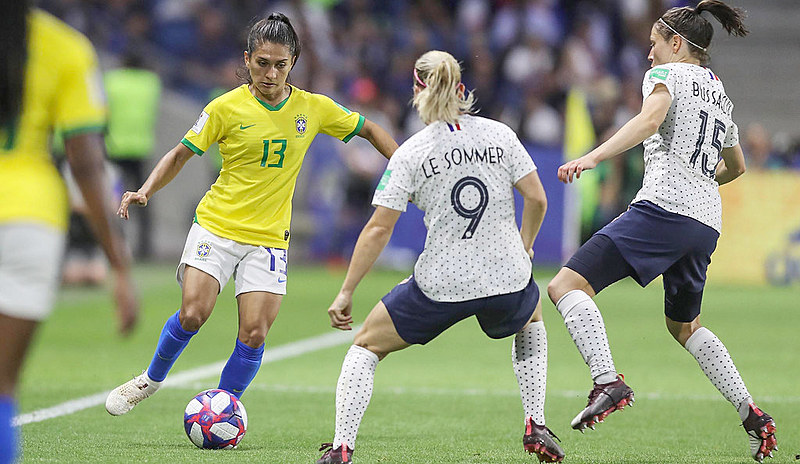 O sistema é cruel, ele quer vitórias, mas, diante de países que investiram no futebol feminino, quando vamos trazer títulos para o Brasil?
