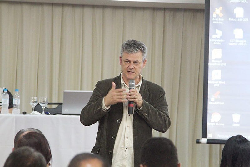 Para o professor e presidente da CUT-RS, com investimento em educação pública, o Brasil seria bem melhor
