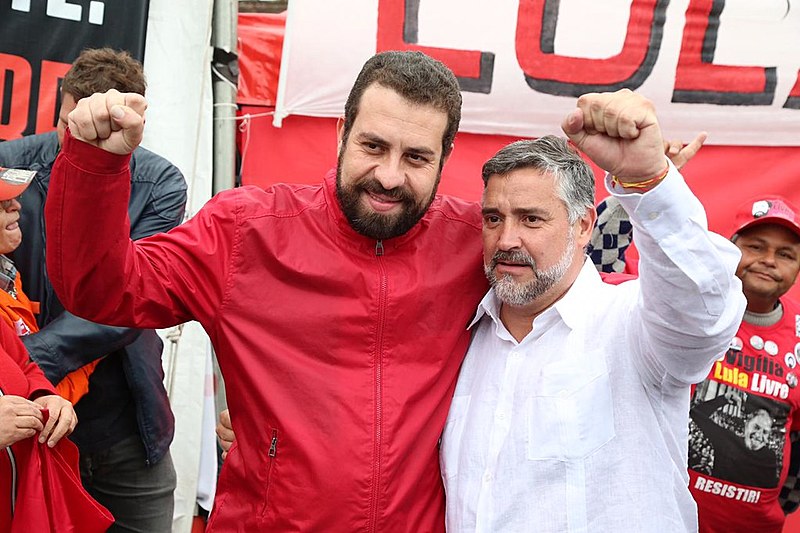 Guilherme Boulos (Psol) e Paulo Pimenta (PT) visitaram Lula nesta quinta-feira (08)