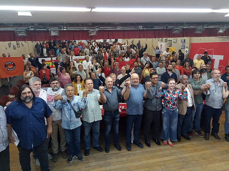 Representantes de centrais sindicais, partidos políticos e movimentos populares participaram do Encontro Emprego e Desenvolvimento
