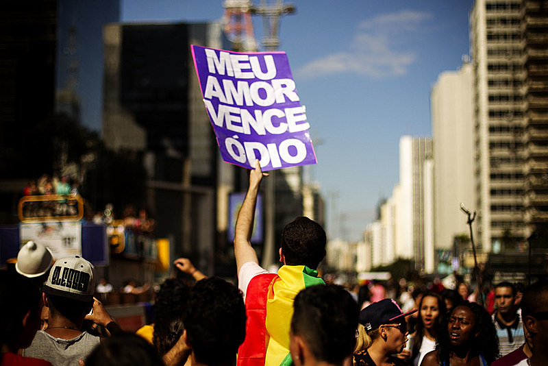 São Paulo sedia a maior parada gay do Brasil, mas sua população ainda tem preconceito com pessoas LGBT