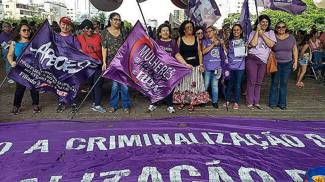 Vigilia realizada en São Paulo (SP) tuvo el objetivo de difundir informaciones sobre el trámite de la propuesta, explicaron militantes