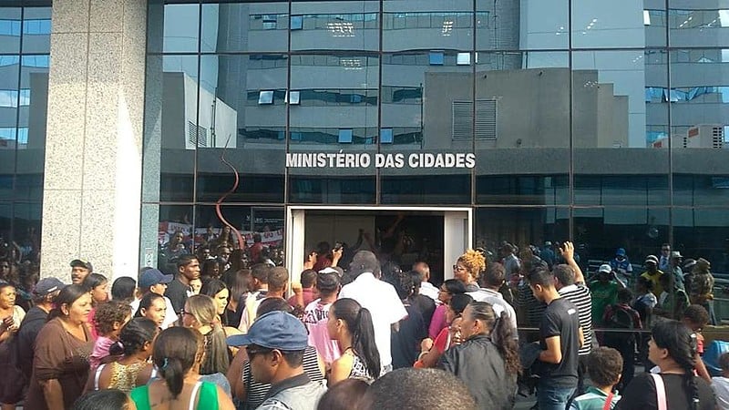 Trabalhadores sem teto ocupam Ministério das Cidades na tarde desta terça-feira (3)