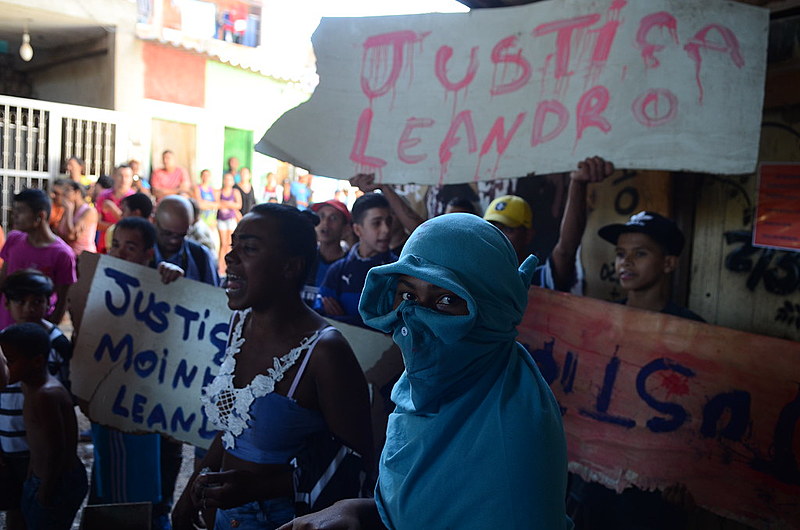 Manifestação de moradores da Comunidade do Moinho contra a ação da Polícia Militar logo após o ocorrido