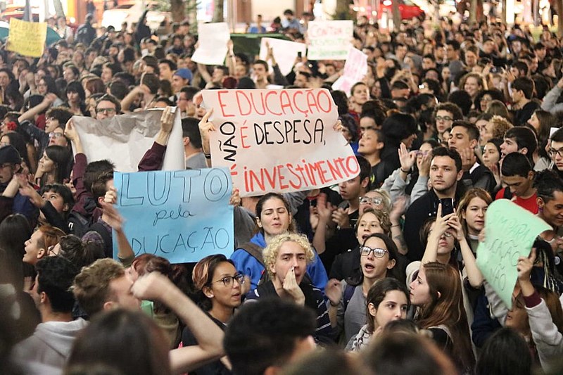 Estudantes seguem se mobilizando contra cortes de recursos para a Educação